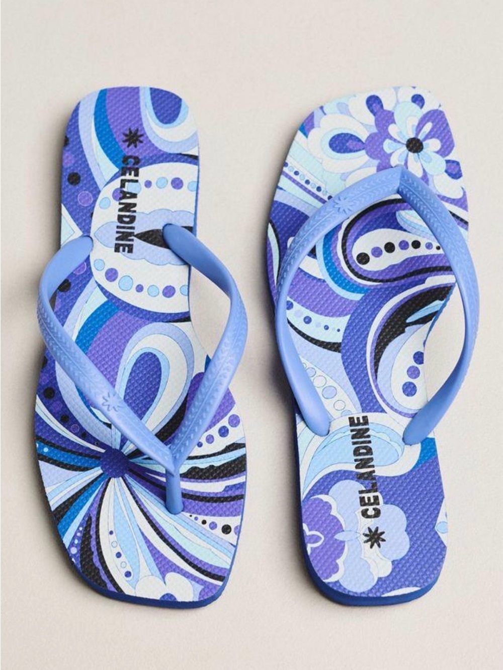 NWT Célaine Blue Floral Print Flip Flops Women’s Size 10 Retro Beach Sandals